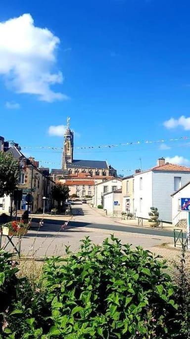L'Ange Gite De Groupe Proche Du Puy Du Fou Sevremont Exterior foto